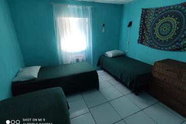 Raizes Surf And Bar Hostel