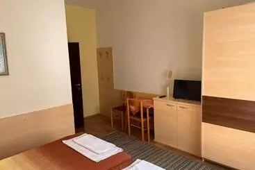 Hotelli Beherbergungsbetrieb Madle