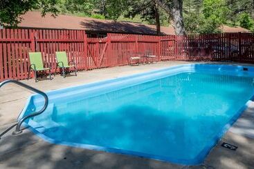 בית מלון כפרי A Lodge Boulder