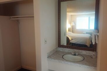 酒店 Oceans Inn & Suites