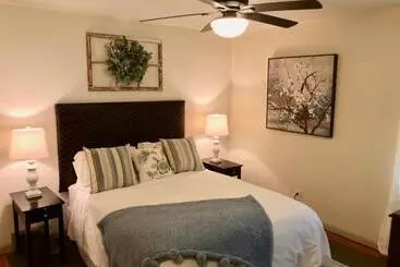 ホテル The Little Italy Of Niagara Falls Bed & Breakfast
