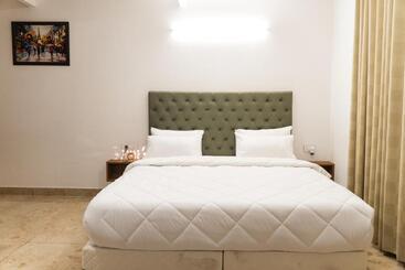 The Lodgers Hotel Near India Expo Centre & Mart Greater Noida