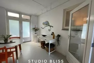ベッドアンドブレックファースト Studio Bliss