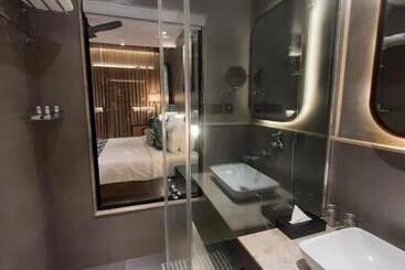 אתר נופש Flora Misty Falls Athirappilly