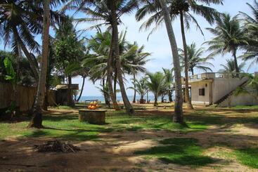 호텔 Lihini Beach Villa