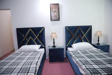 Pensiune Royal Guest House