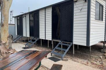 Australian Hotel Winton Cabins