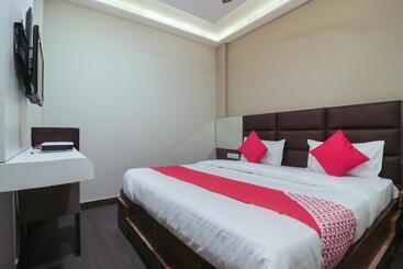 Oyo Hotel Mm Inn And Cafe