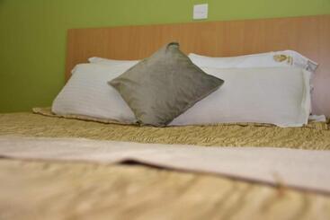 پانسیون Mpeta House