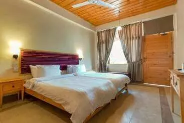 هتل Roomy Hindukush Sarai