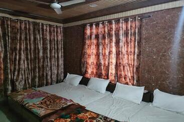 펜션 Shubhadra Guest House