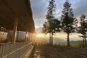 Hotel Hmong's Life Homestay & Trekking