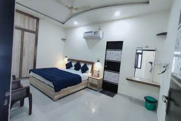 בית מלון כפרי Hilltop Residency