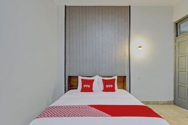 Otel Lanaya Guesthouse By Oyo