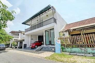 호텔 Sirih Gading Family Guest House By Oyo