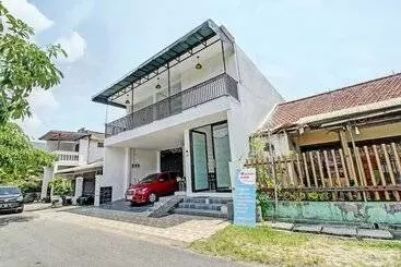 Hotelli Sirih Gading Family Guest House By Oyo