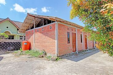 هتل Spot On 93010 Omah Bareng Syariah