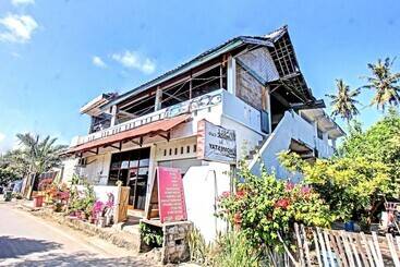 Pensione Capital O 92747 Ombak Cafe & Homestay