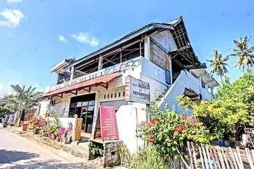 ペンション Capital O 92747 Ombak Cafe & Homestay