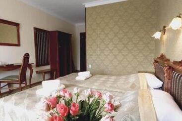 فندق Dworek Bursztynowy