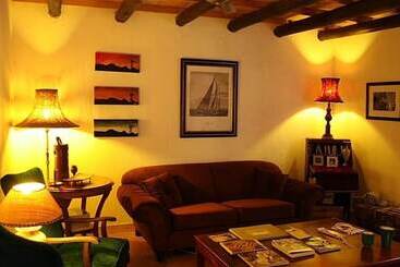 Отель Maqueda Lodge