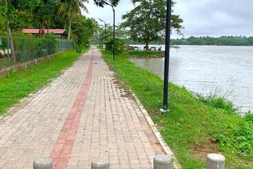 Pension Delmond Lake   Anuradhapura