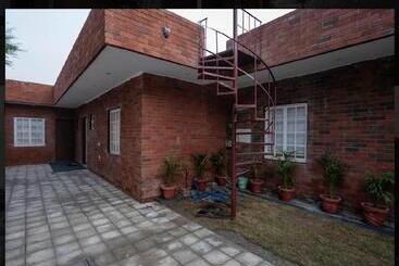 호텔 Luxury Room In Noida Sector 132