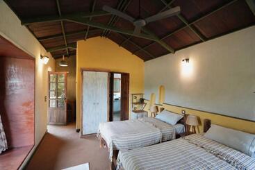 Bed and Breakfast Khirni House