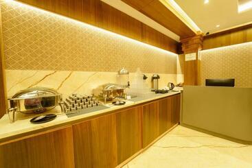 ホテル Yuvraj Le Royale