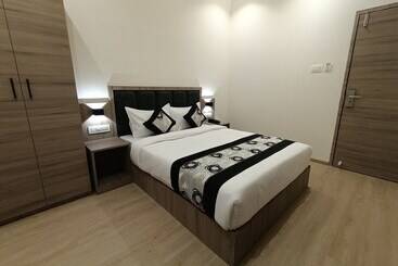 בית מלון כפרי Beverly Palace Santacruz   Near Bkc   Mumbai Airport T1