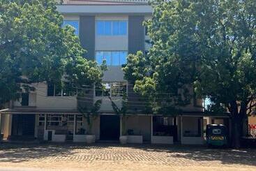 تختخواب و صبحانه Noura Suites