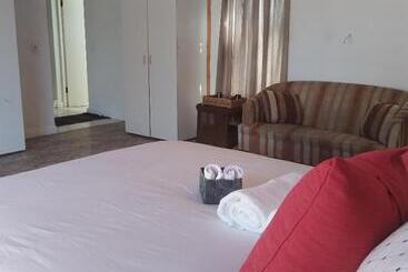 פנסיון Harbour Close Home