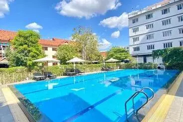 Pension Behind Shopping Guest House