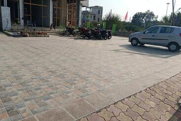 The Pinak Hotel And Restaurant