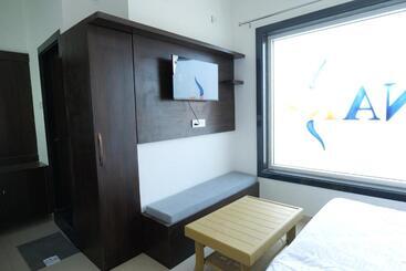 The Pinak Hotel And Restaurant