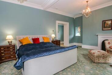 Aamiaismajoitus (B&B) Plas Cerrig Hall