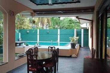 فندق Aura Beach Villa