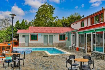 هتل Finca El Turín