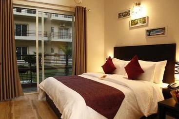 Hotell Pearl Suites At Omaxe Eternity