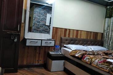 Hotel Sagarmatha And Crystal