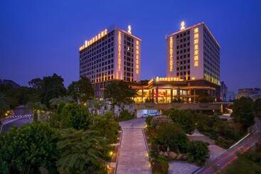 Vienna Hotel Shenzhen Exibition Center