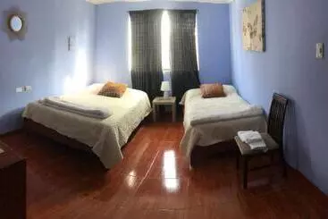 Bed and Breakfast Pedraza House Airport