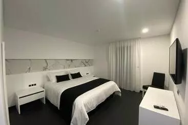 تختخواب و صبحانه The Rock Hostel