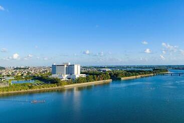 בית מלון כפרי Grand Mercure Lake Hamana Resort & Spa