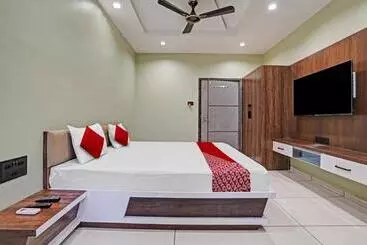 Oyo Flagship Hotel Barsana