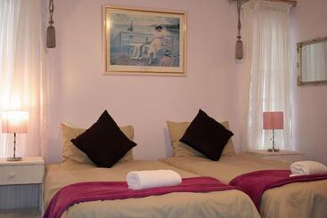 پانسیون Room In Bb Twin Room The Lions Amarachi Bed Breakfast