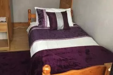 Pensionat Single With En Suite And Kitchen