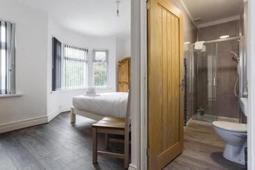 פנסיון The White House