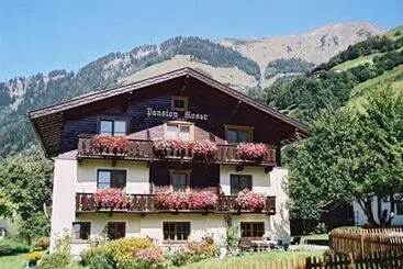 تختخواب و صبحانه Pension Moser