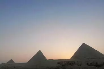 تختخواب و صبحانه Grensha Pyramid And Sphinx View